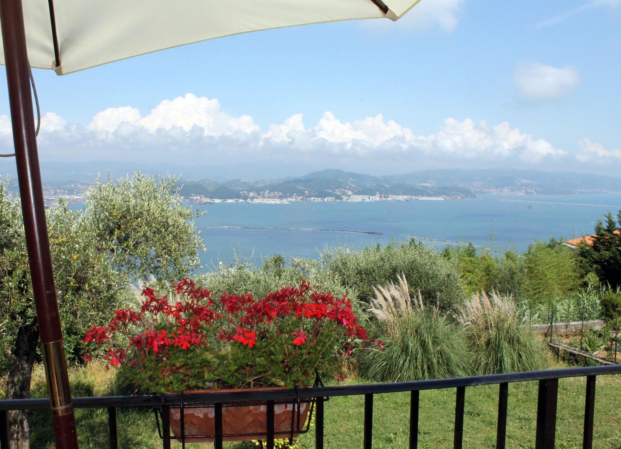 Agriturismo Terrazza Sul Golfo - Il Casale لا سبيتسْيا المظهر الخارجي الصورة